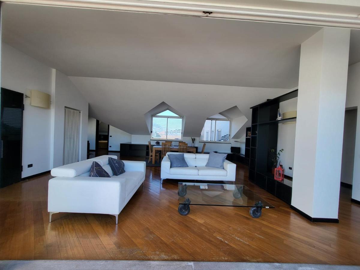 Appartement Attico Dei Castelli à Verbania Extérieur photo