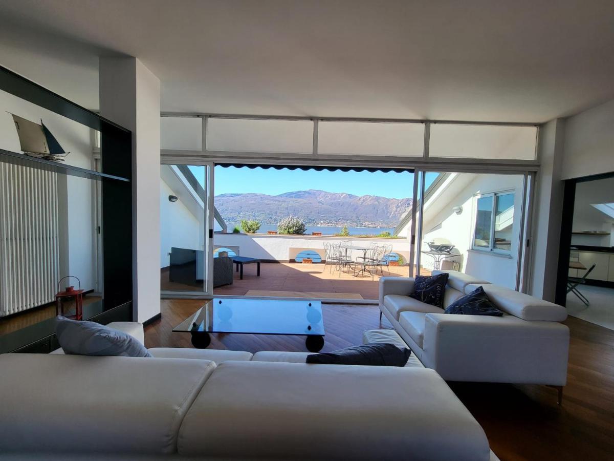 Appartement Attico Dei Castelli à Verbania Extérieur photo
