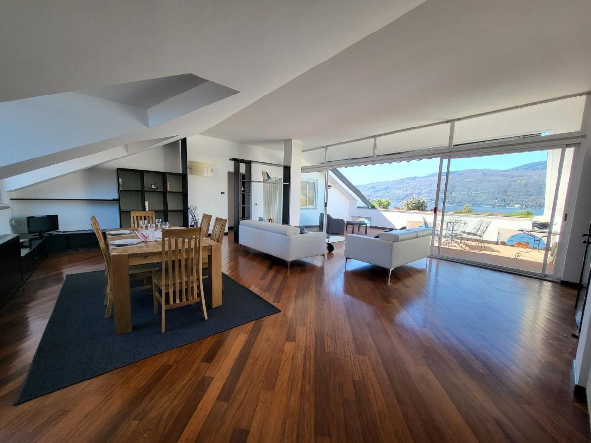 Appartement Attico Dei Castelli à Verbania Extérieur photo