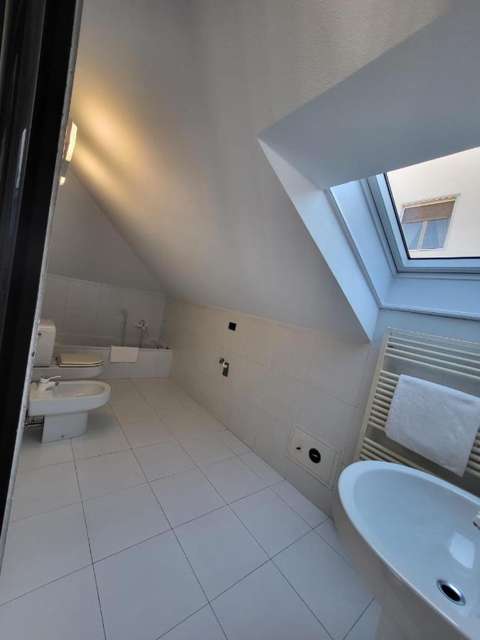 Appartement Attico Dei Castelli à Verbania Extérieur photo