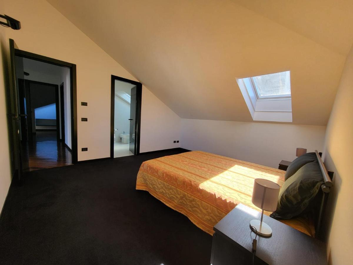 Appartement Attico Dei Castelli à Verbania Extérieur photo