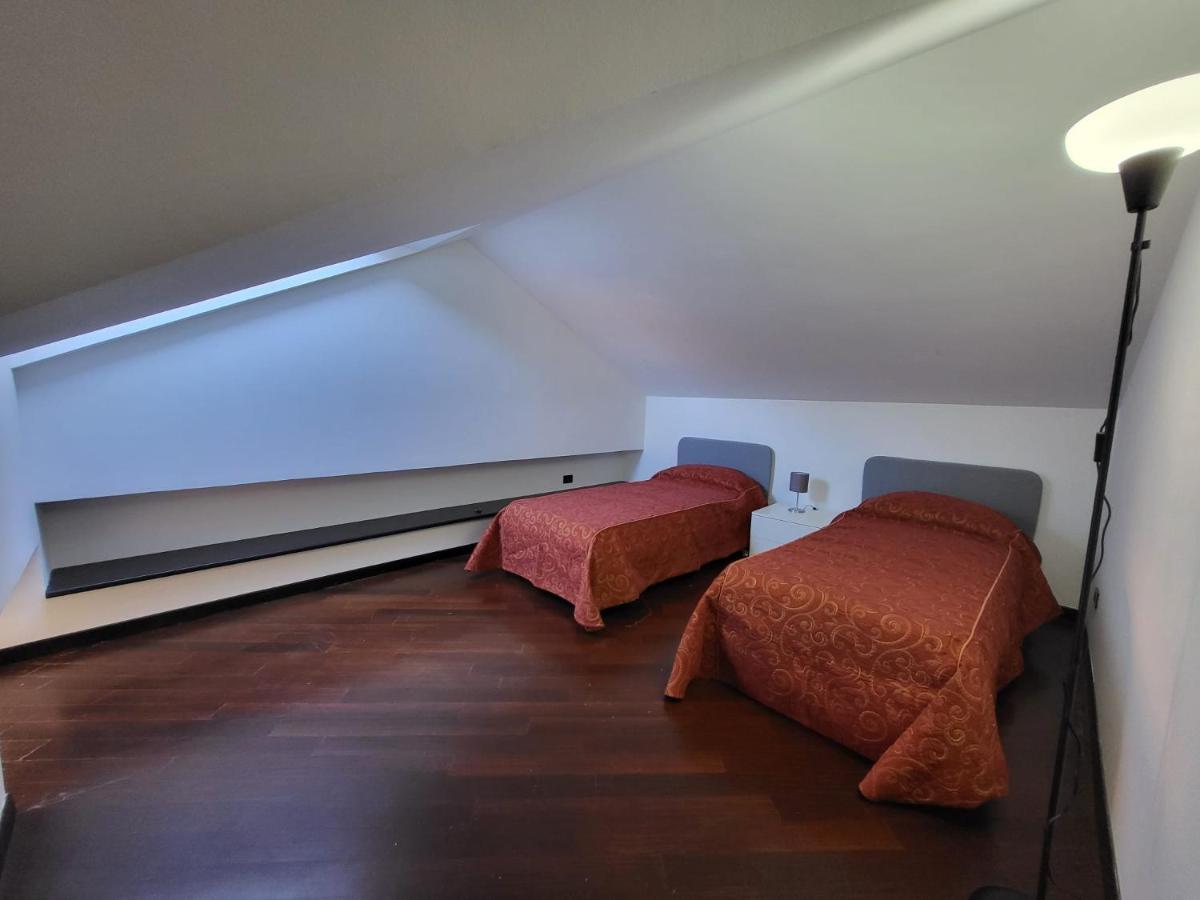 Appartement Attico Dei Castelli à Verbania Extérieur photo